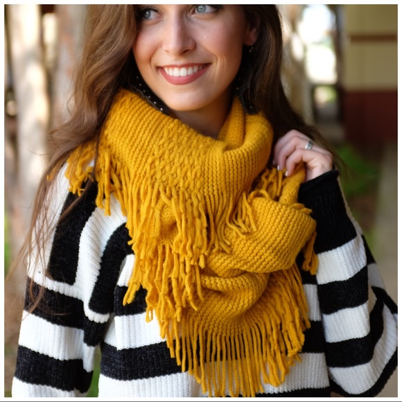 ✨LAST ONE✨Mustard cable knit fringe infinity scarf - Picture 7 of 7